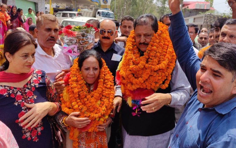 Welcome-of-Smt.-Pratibha-Singh-ji-at-Bilaspur