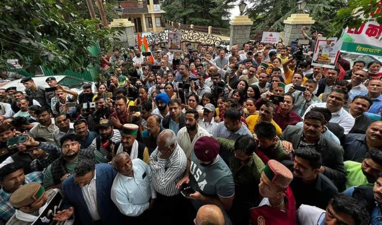 Dharna-in-front-of-ED-Office-Shimla