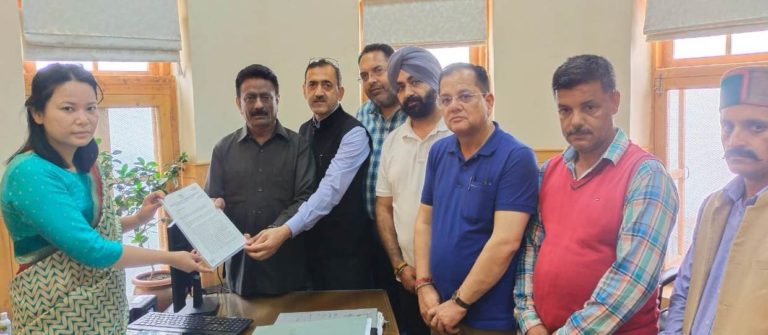 Submitting-Complaint-to-SP-Shimla