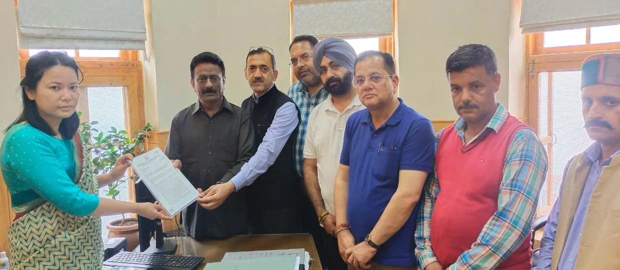 Submitting-Complaint-to-SP-Shimla