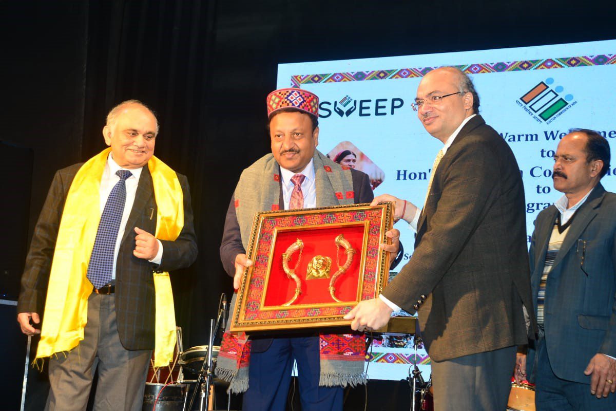 CEC-Being-honoured-by-CEO