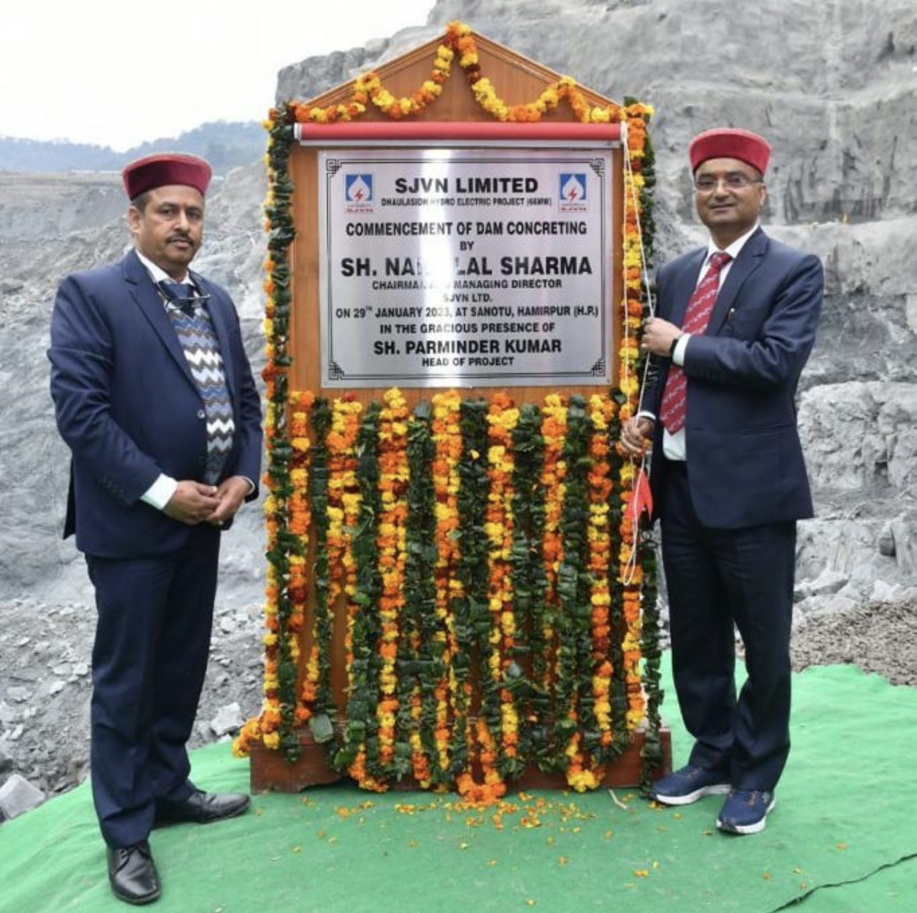 D4F9E474-F2AA-46B5-AD35-3251B0B6AA13