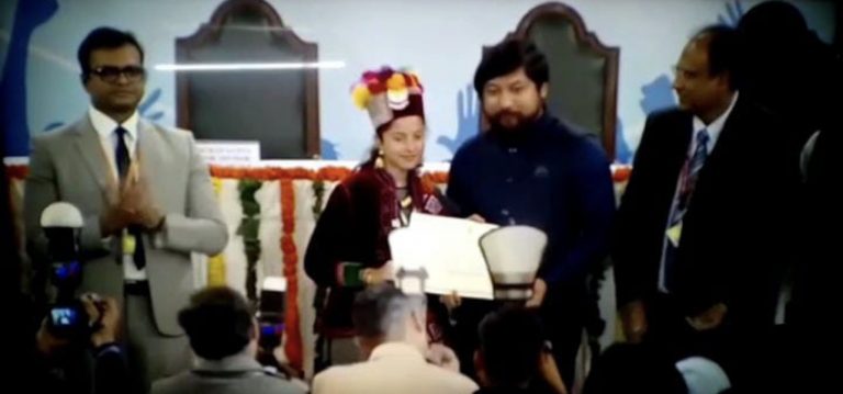 EF3AA3D7-05BB-4569-ABD1-450EA3A47FF3